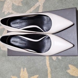 New with box Vince Camuto white heels